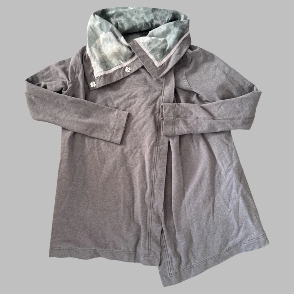 LULULEMON Women's Gray Savasana Wrap Size 10
